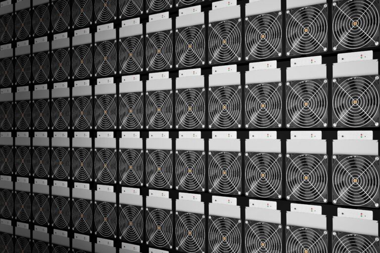 Beursgenoteerde bitcoinminers dumpen bitcoin voor AI: een historische vergissing